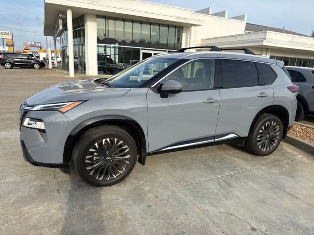 Used 2025 Nissan Rogue Platinum image 1