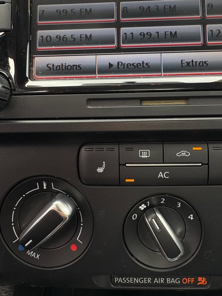 Used 2012 Volkswagen Jetta SE FWD image 18
