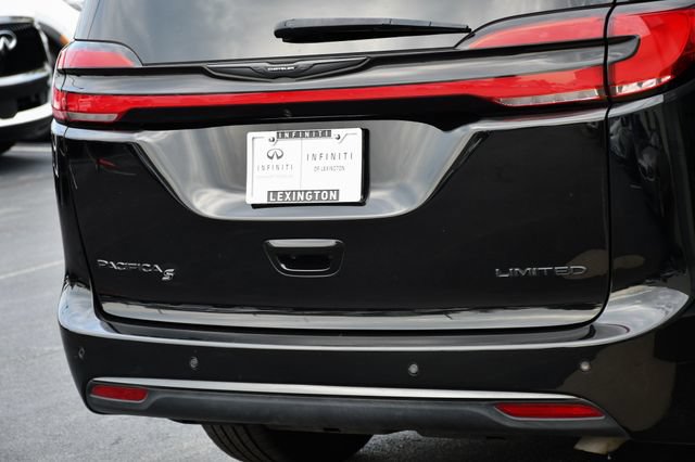 Used 2025 Chrysler Pacifica Limited FWD image 33