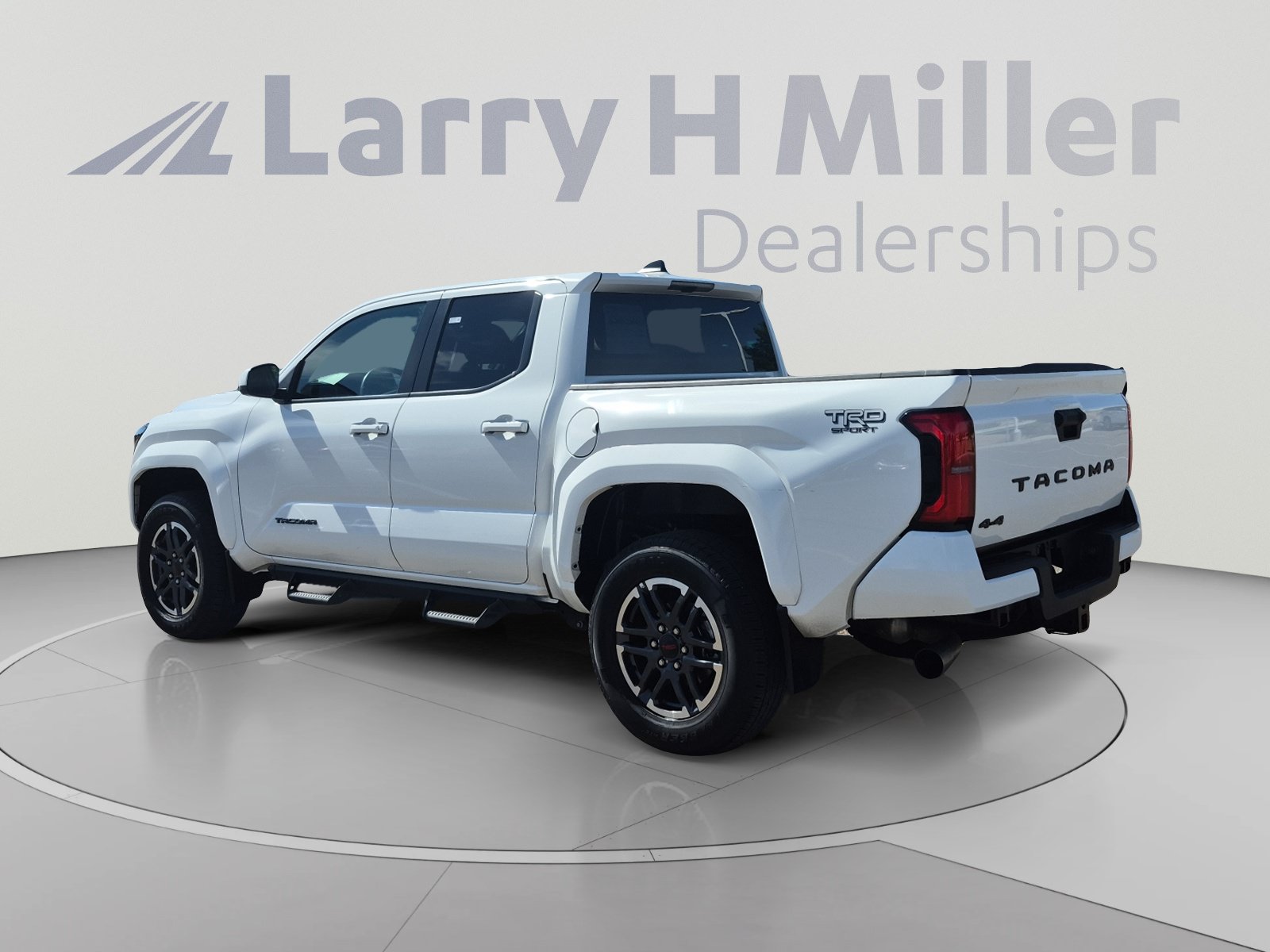 Used 2024 Toyota Tacoma TRD Sport AWD/4WD image 3