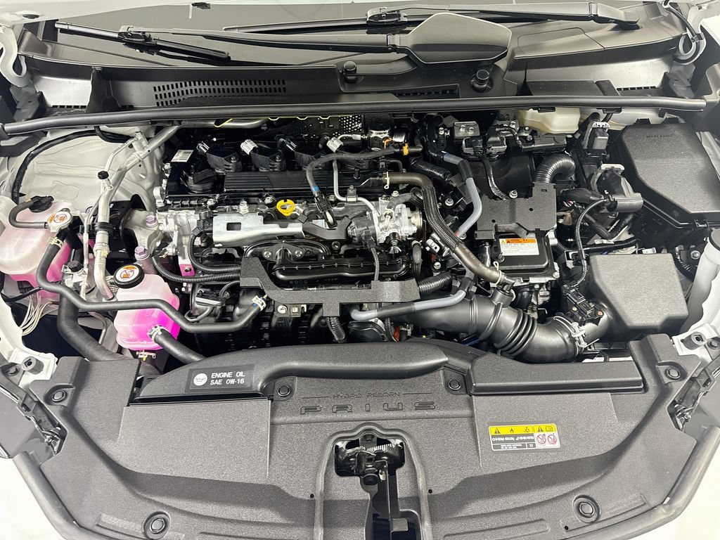 Used 2024 Toyota Prius XLE AWD/4WD image 30