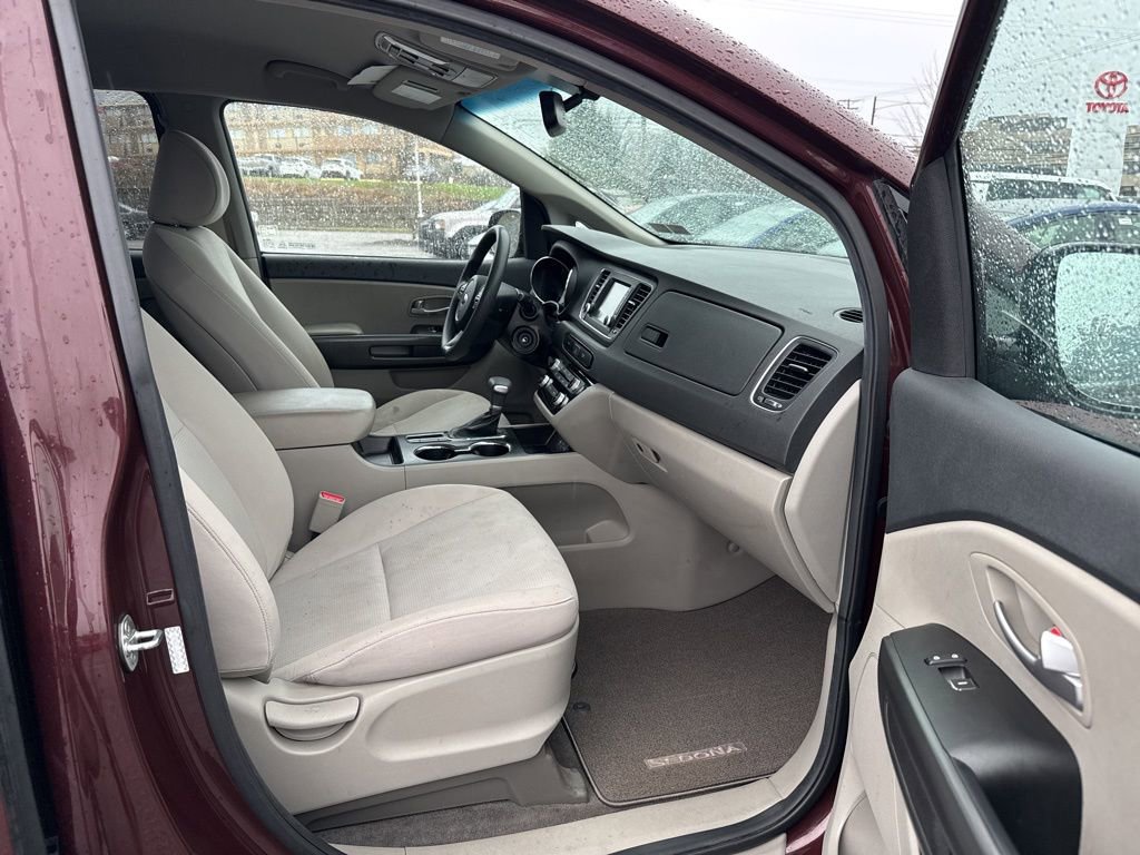 Used 2020 Kia Sedona LX image 8