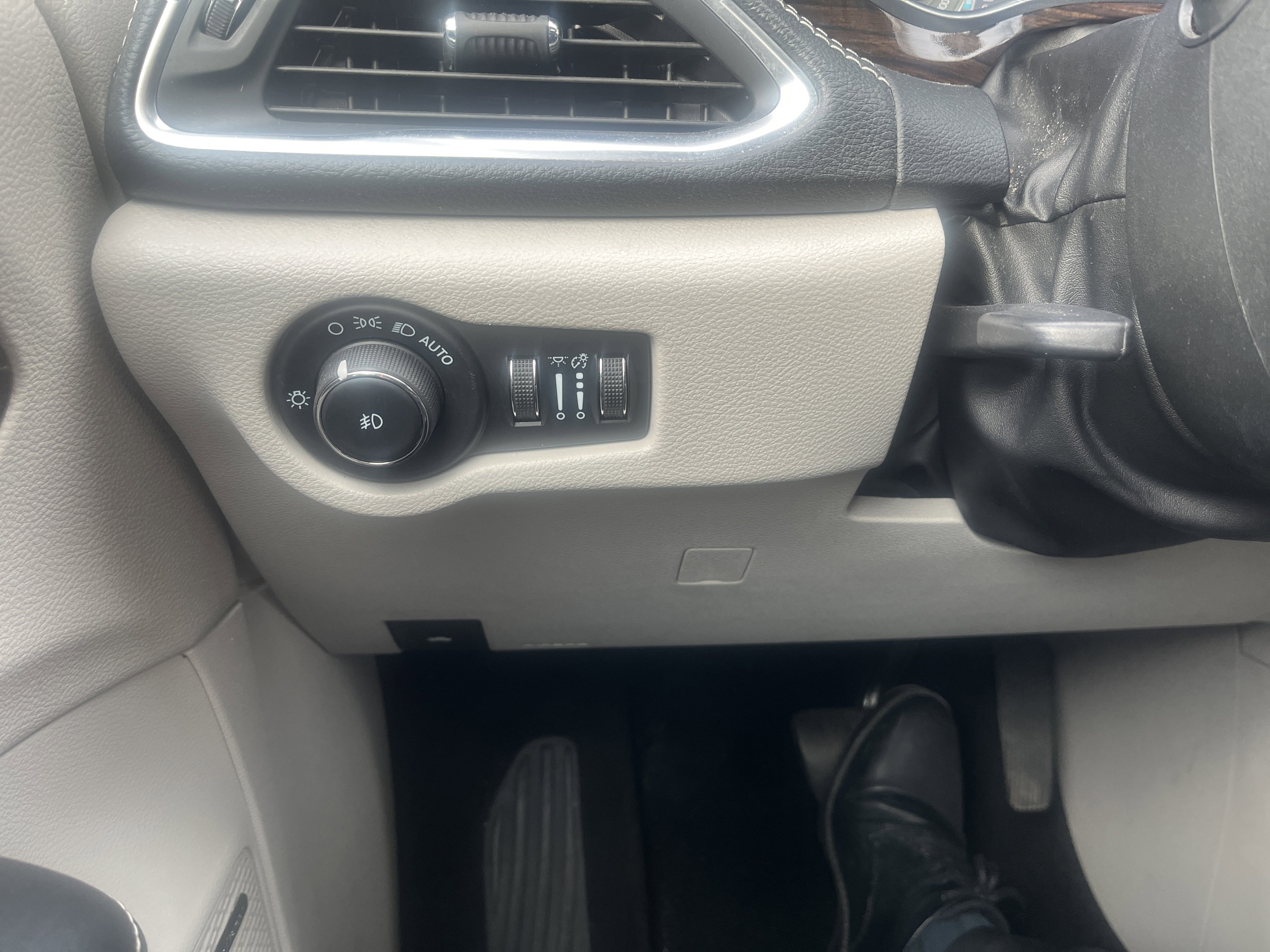 Used 2022 Chrysler Pacifica Limited FWD image 28