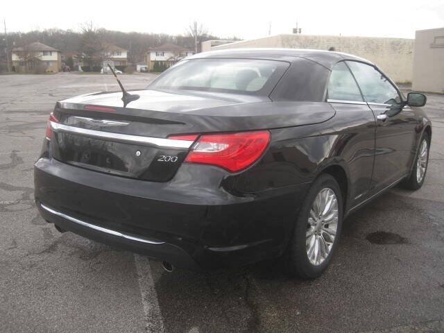 Used 2011 Chrysler 200 Limited FWD image 13