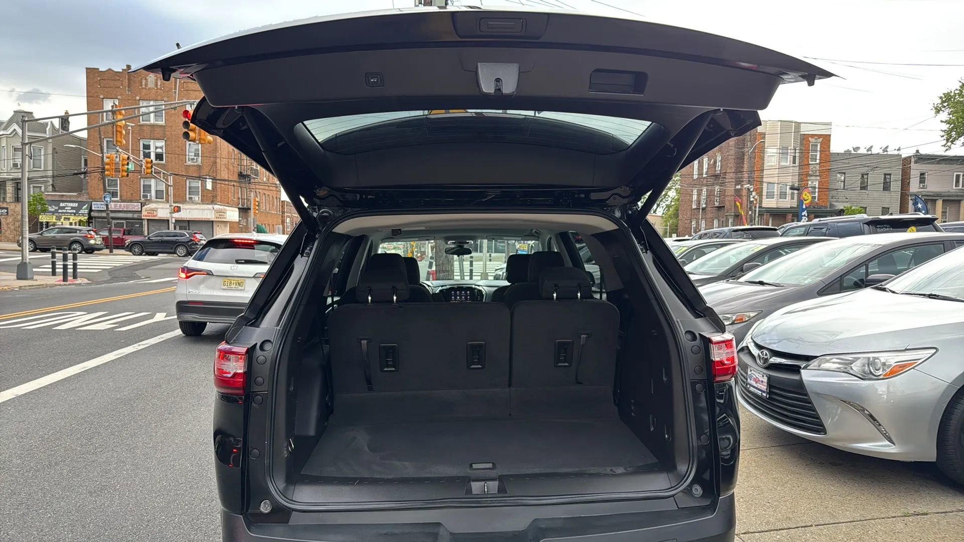 Used 2021 Chevrolet Traverse LT image 8