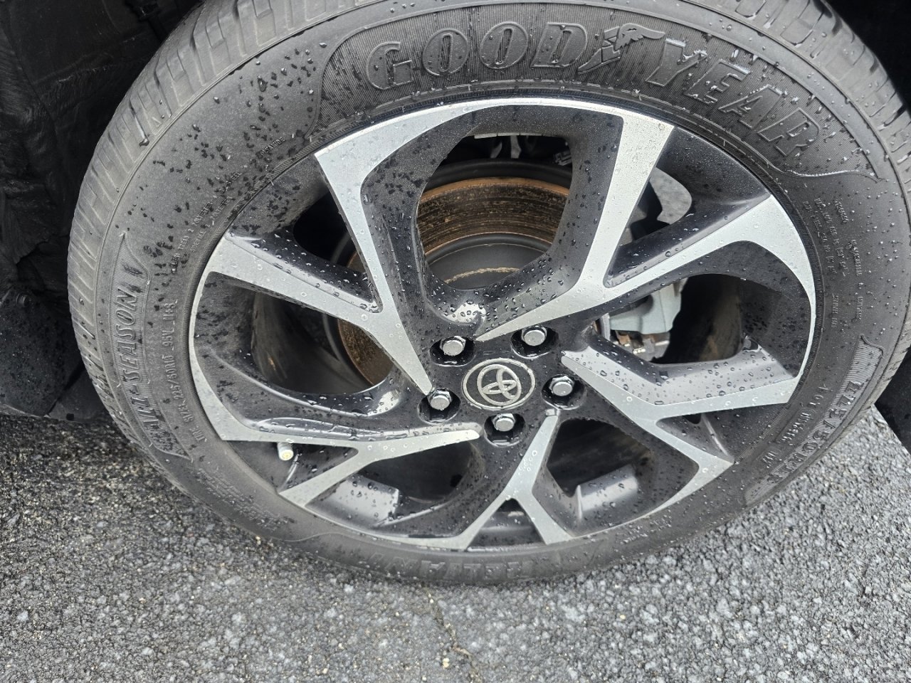 Used 2020 Toyota C-HR XLE FWD image 24