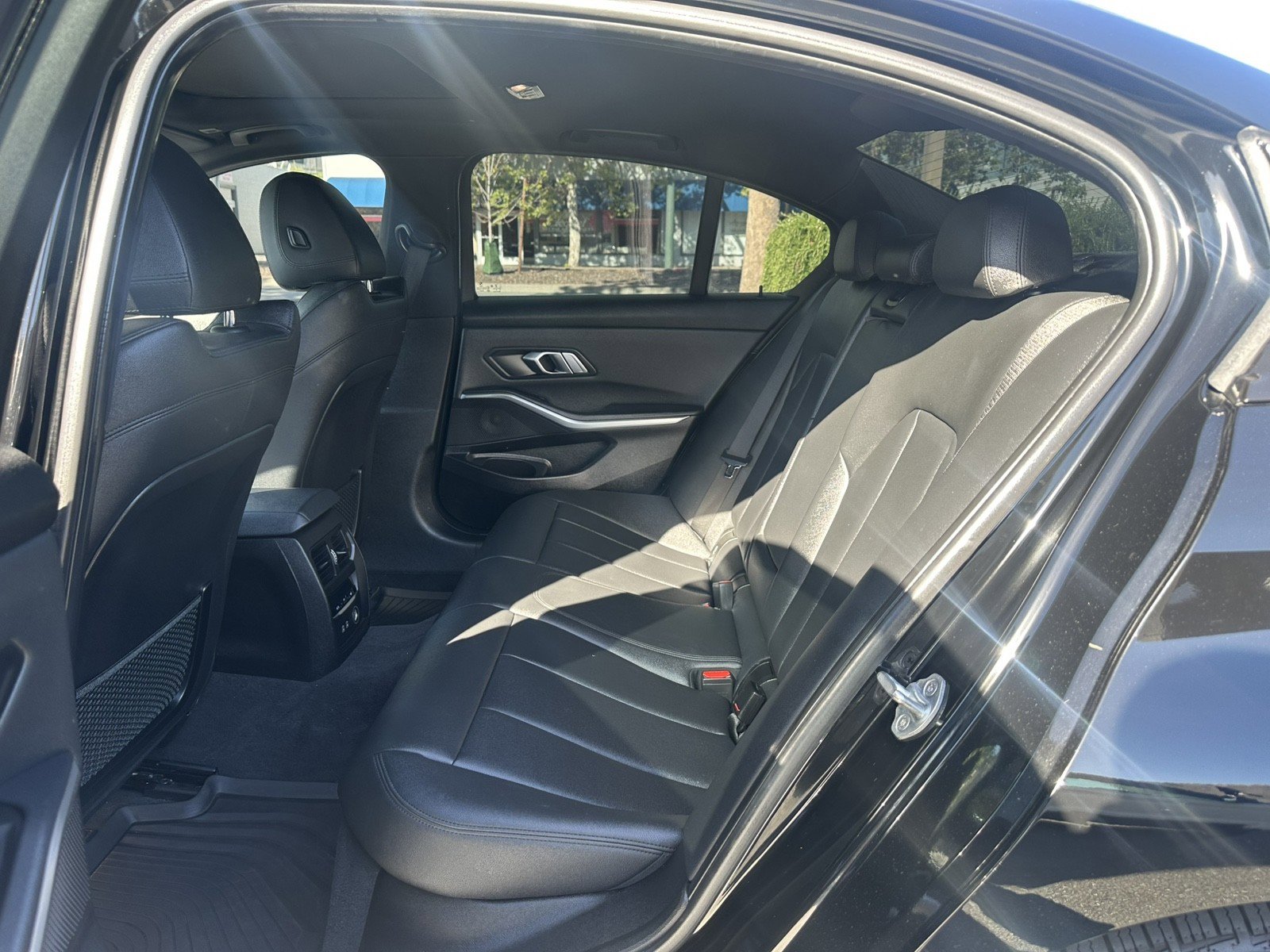 Used 2019 BMW 330i Sedan w/ Premium Package image 23