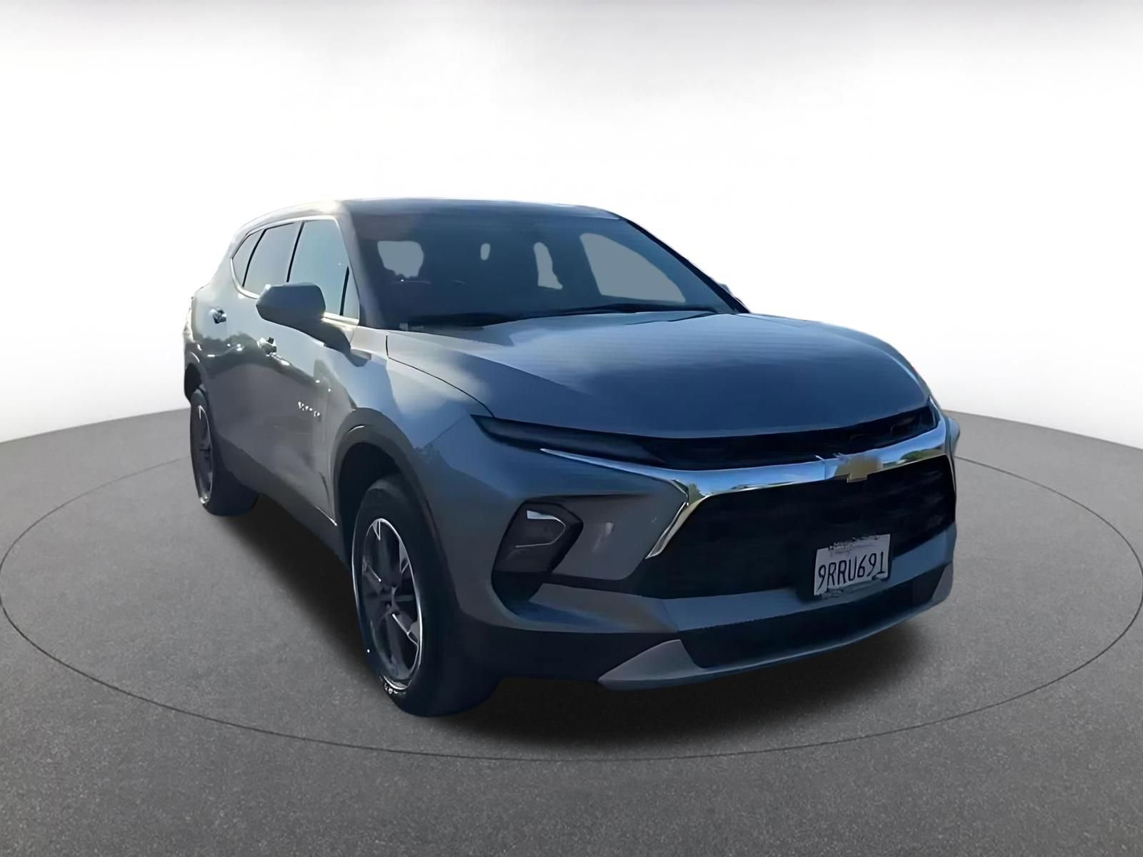 Used 2025 Chevrolet Blazer LT image 3