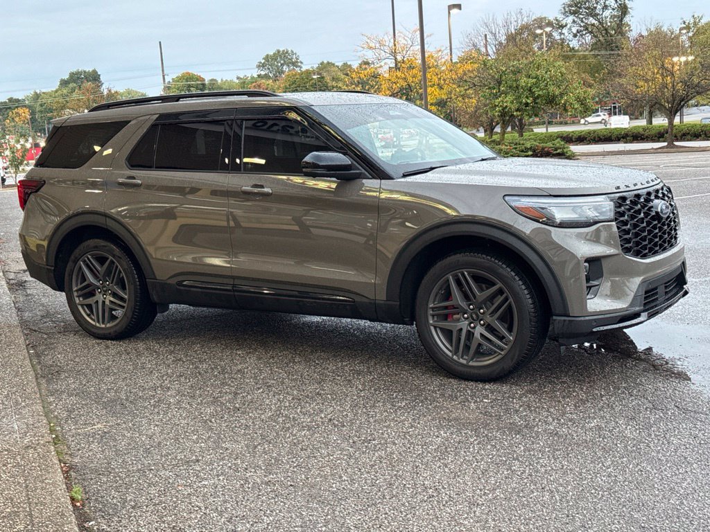 Used 2026 Ford Explorer ST-Line w/ ST-Line Street Pack AWD/4WD image 15