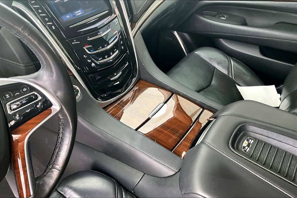 Used 2020 Cadillac Escalade Luxury AWD/4WD image 15