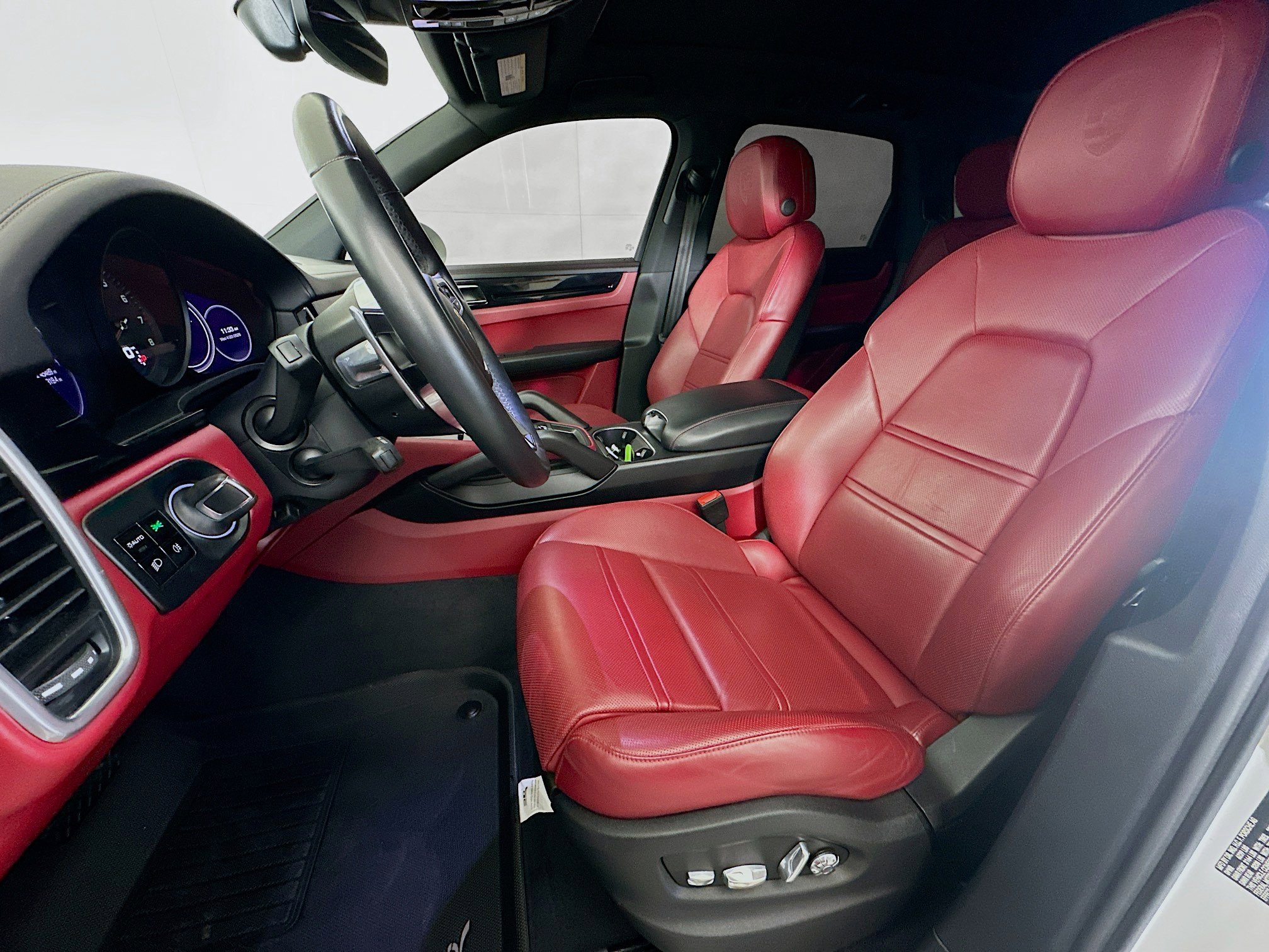 Used 2021 Porsche Cayenne AWD/4WD image 13