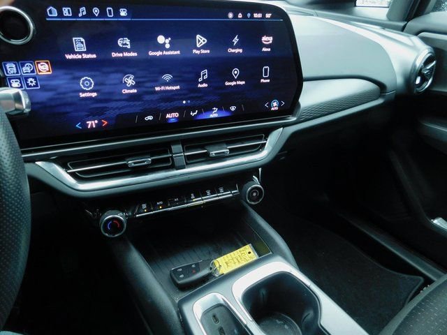 Used 2025 Chevrolet Equinox EV LT image 10