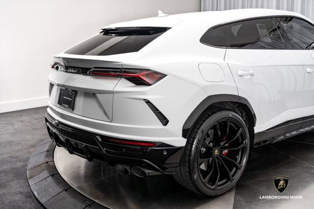 Used 2022 Lamborghini Urus image 17