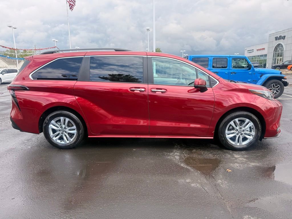 Used 2025 Toyota Sienna XLE w/ XLE Plus Package AWD/4WD image 2