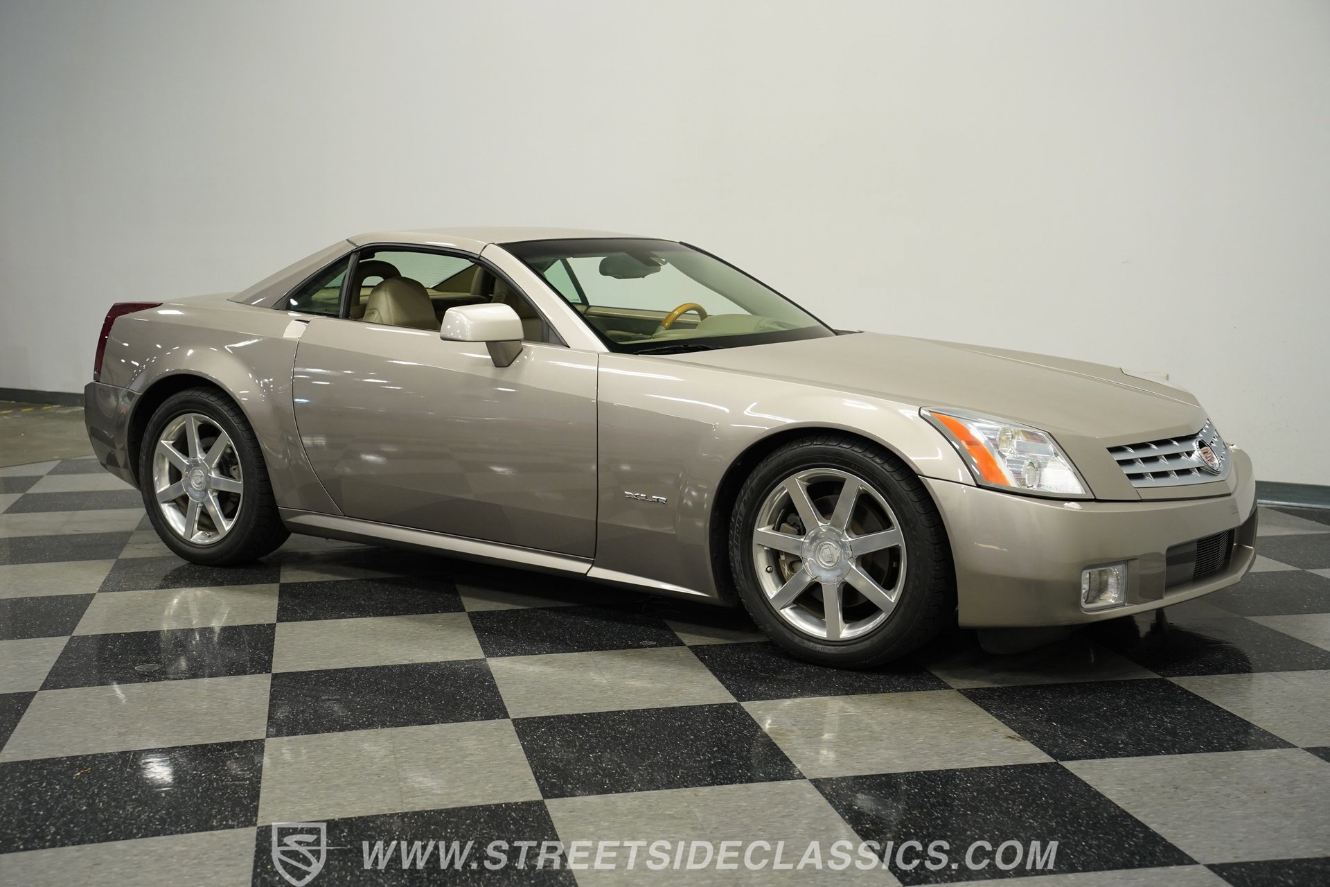 Used 2004 Cadillac XLR image 15