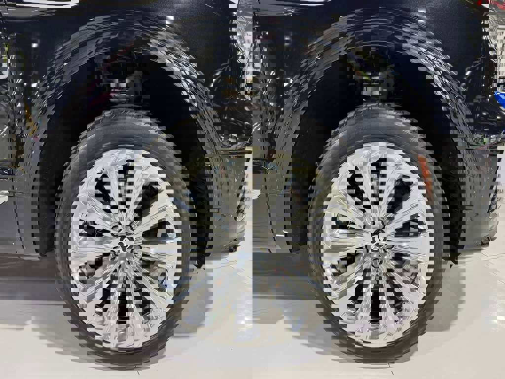 Used 2023 Bentley Bentayga Extended Wheelbase image 56