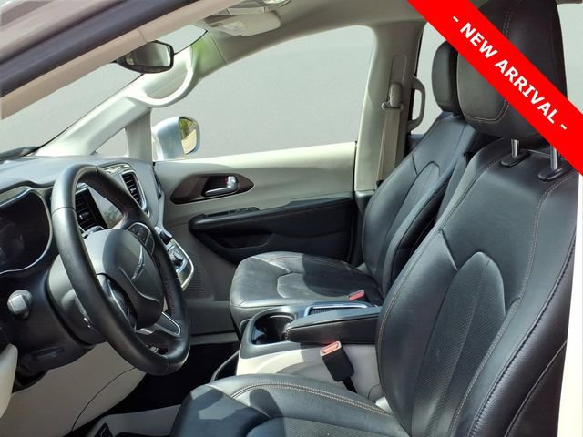 Used 2018 Chrysler Pacifica Touring-L Plus FWD image 11