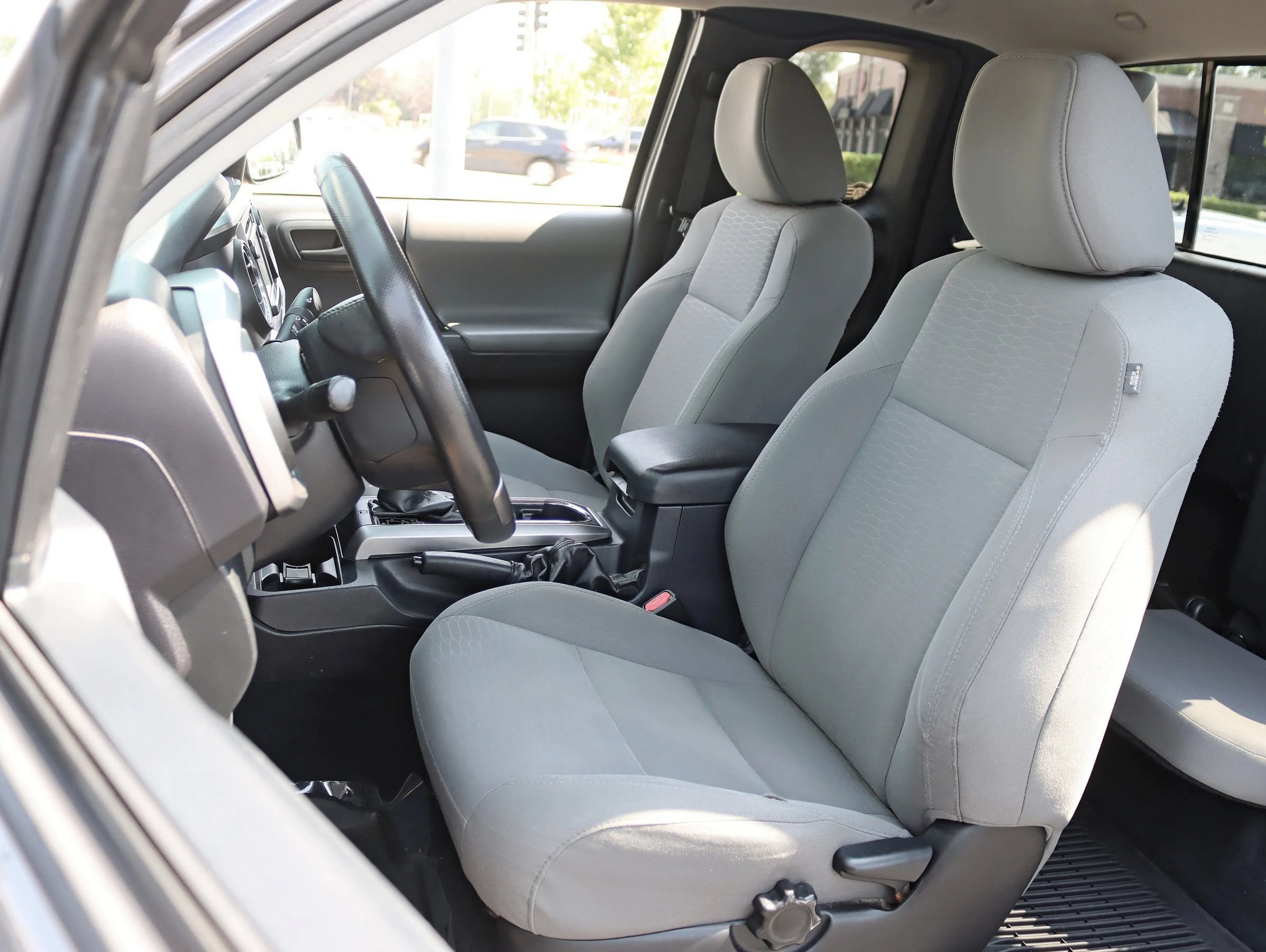 Used 2018 Toyota Tacoma SR5 AWD/4WD image 25