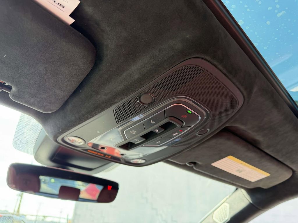 Used 2022 Lamborghini Urus image 33