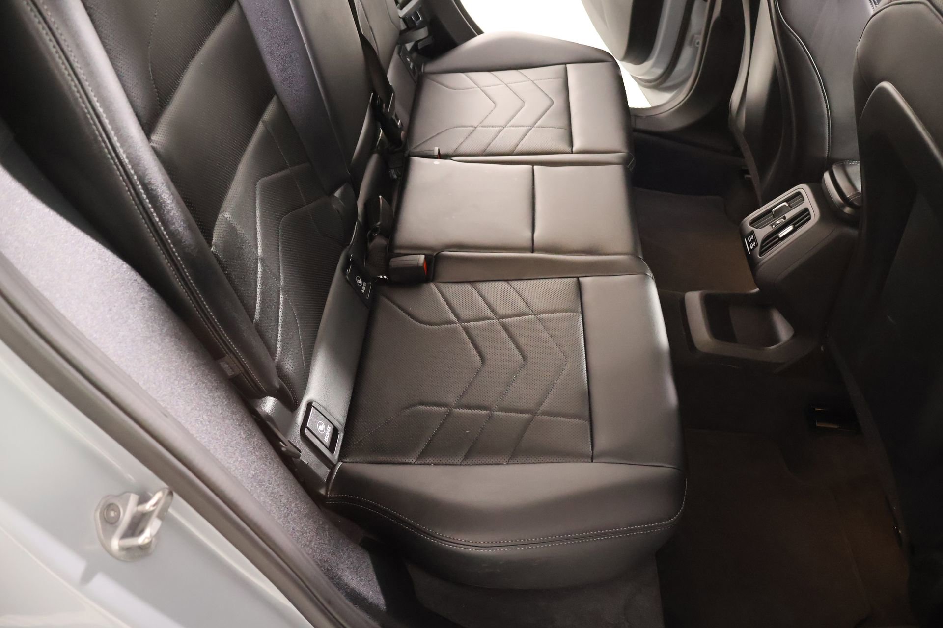 Used 2025 BMW X2 xDrive28i image 14