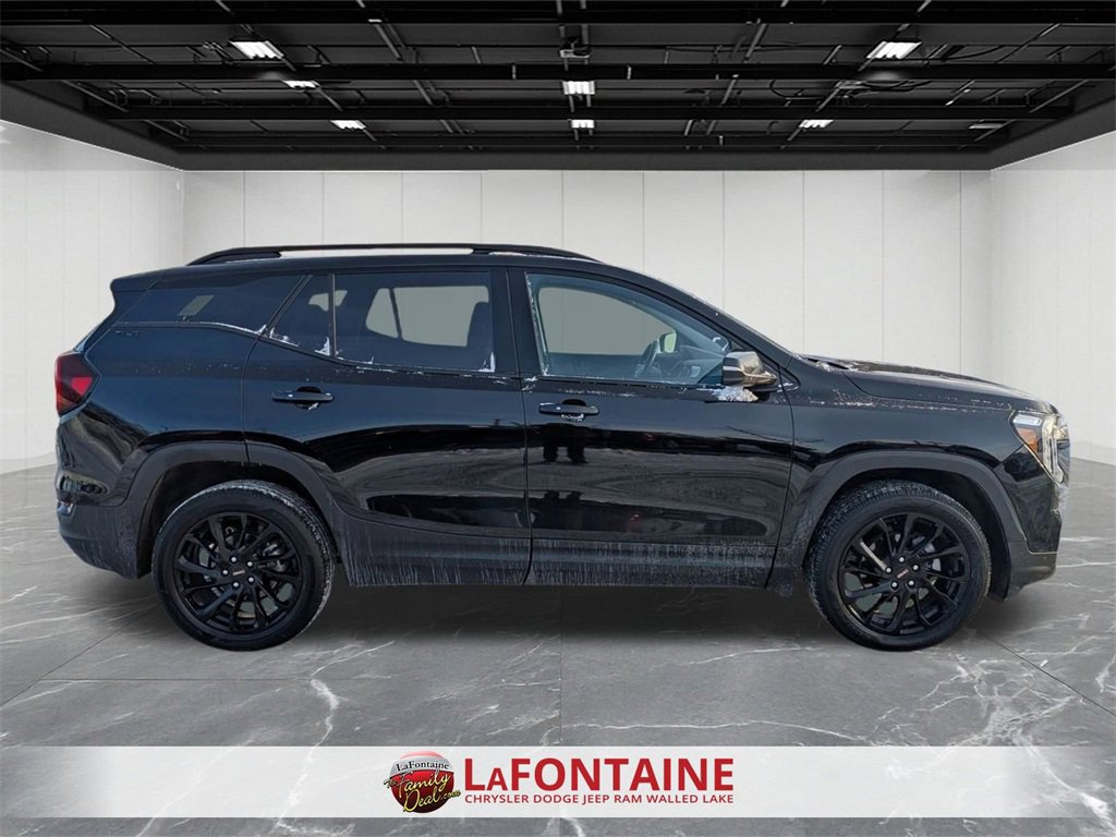 Used 2023 GMC Terrain SLT w/ Elevation Edition image 6