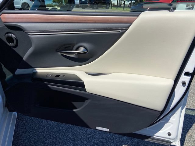 Used 2023 Lexus ES 300h w/ Luxury Package FWD image 26