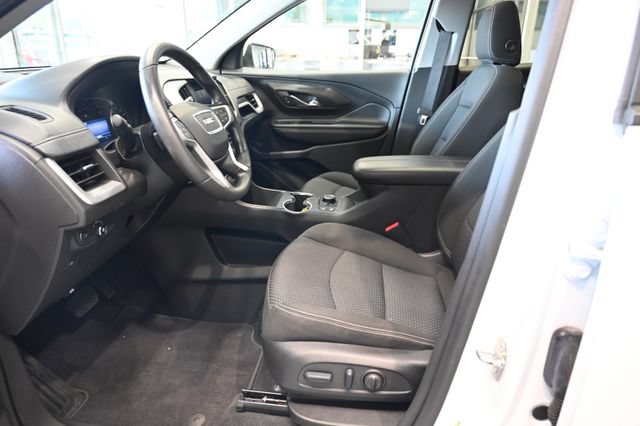 Used 2022 GMC Terrain SLE w/ Driver Convenience Package FWD image 9