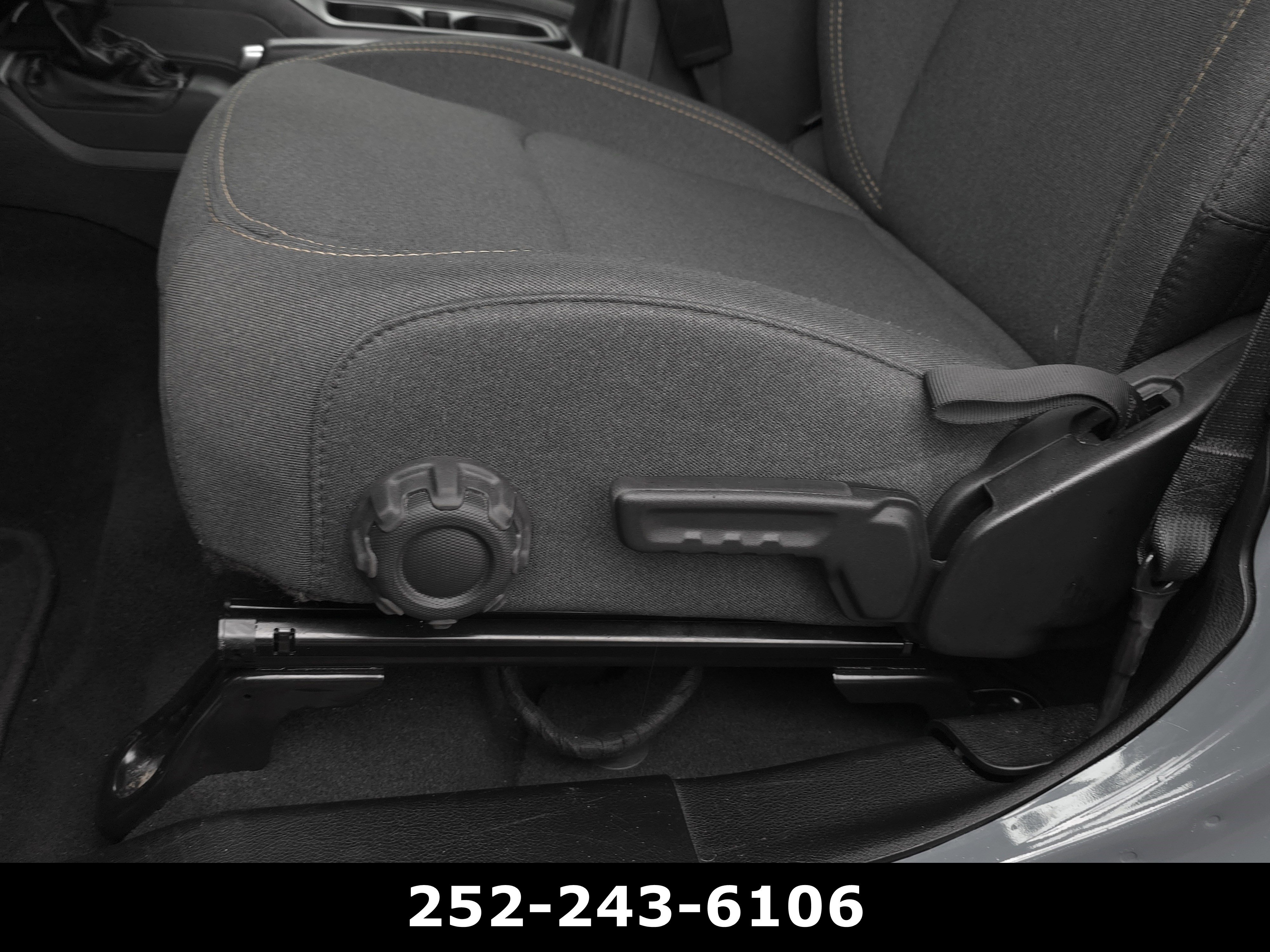 Used 2025 Jeep Wrangler Sahara image 8