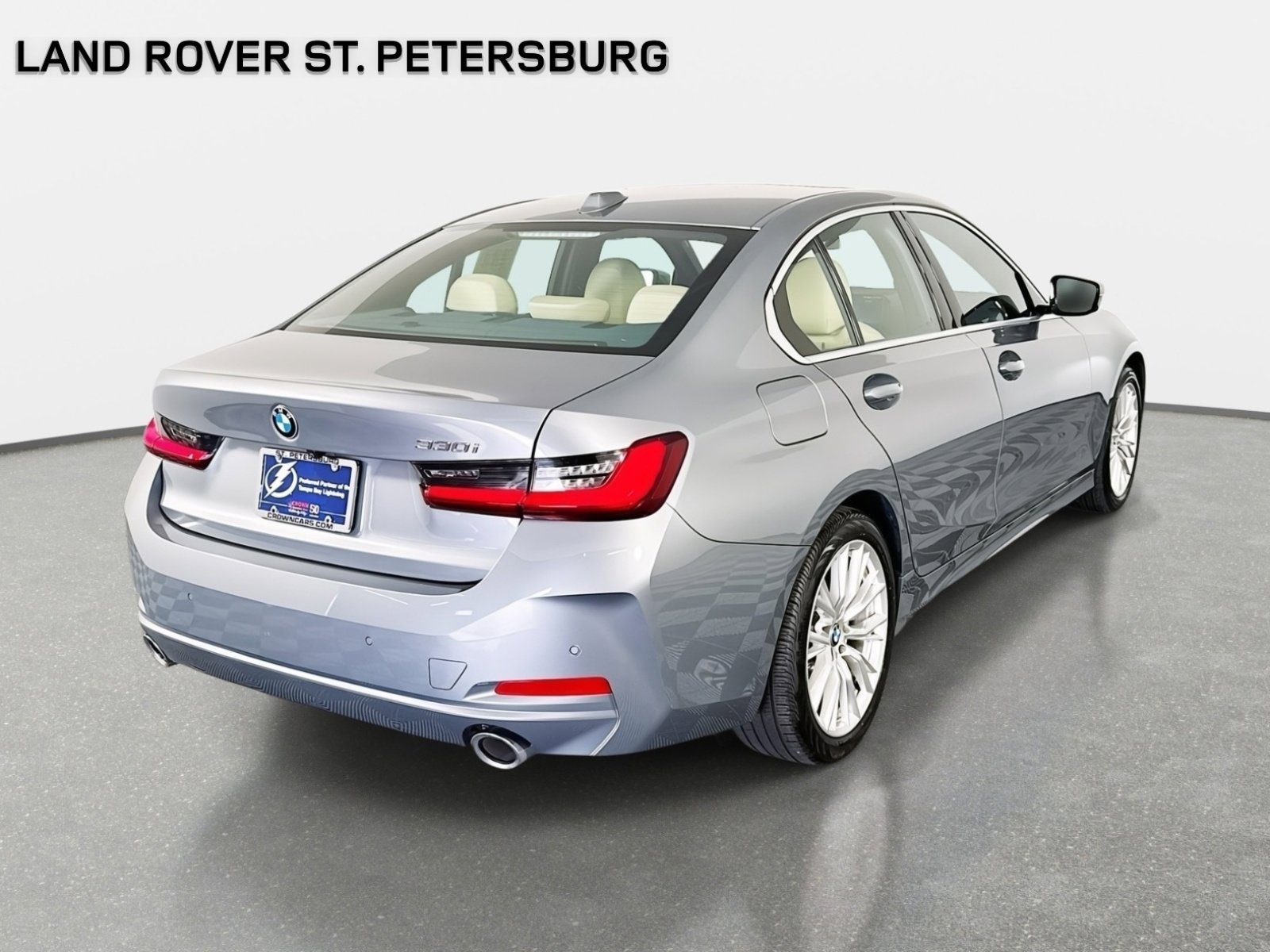 Used 2024 BMW 330i Sedan w/ Premium Package image 6