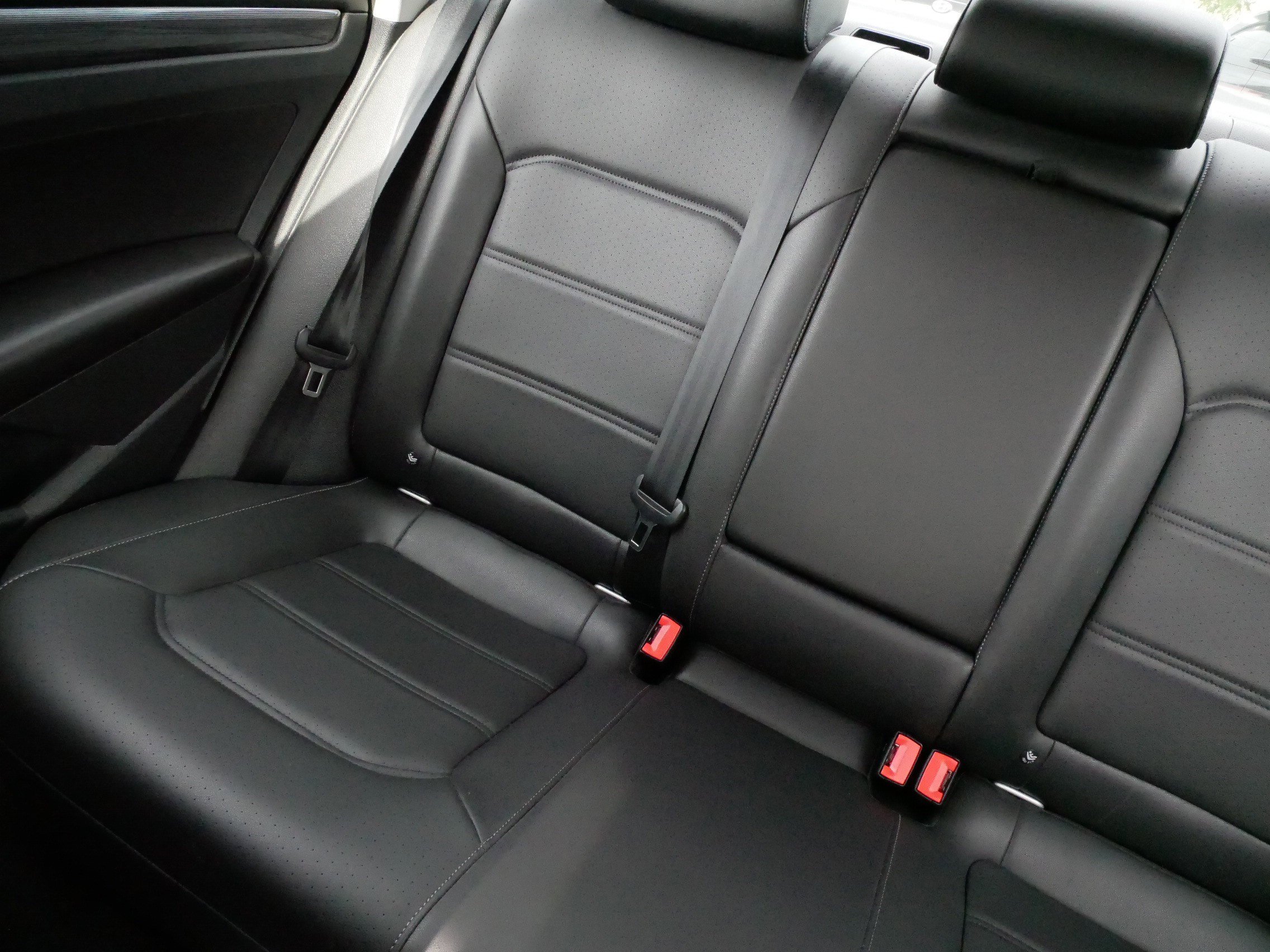 Certified 2020 Volkswagen Passat 2.0T R-Line FWD image 12