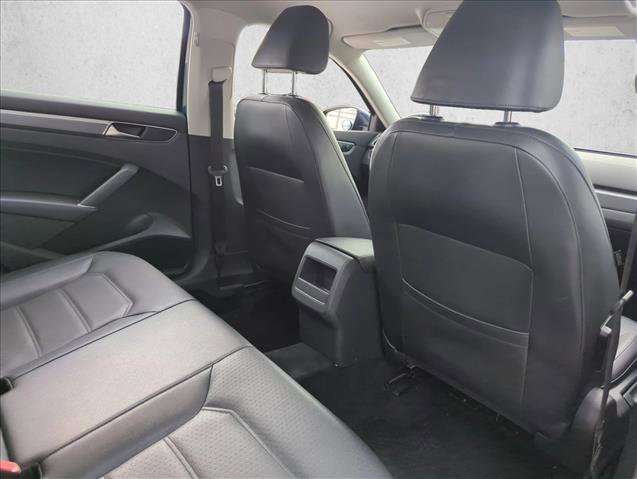 Used 2018 Volkswagen Passat 2.0T R-Line image 22