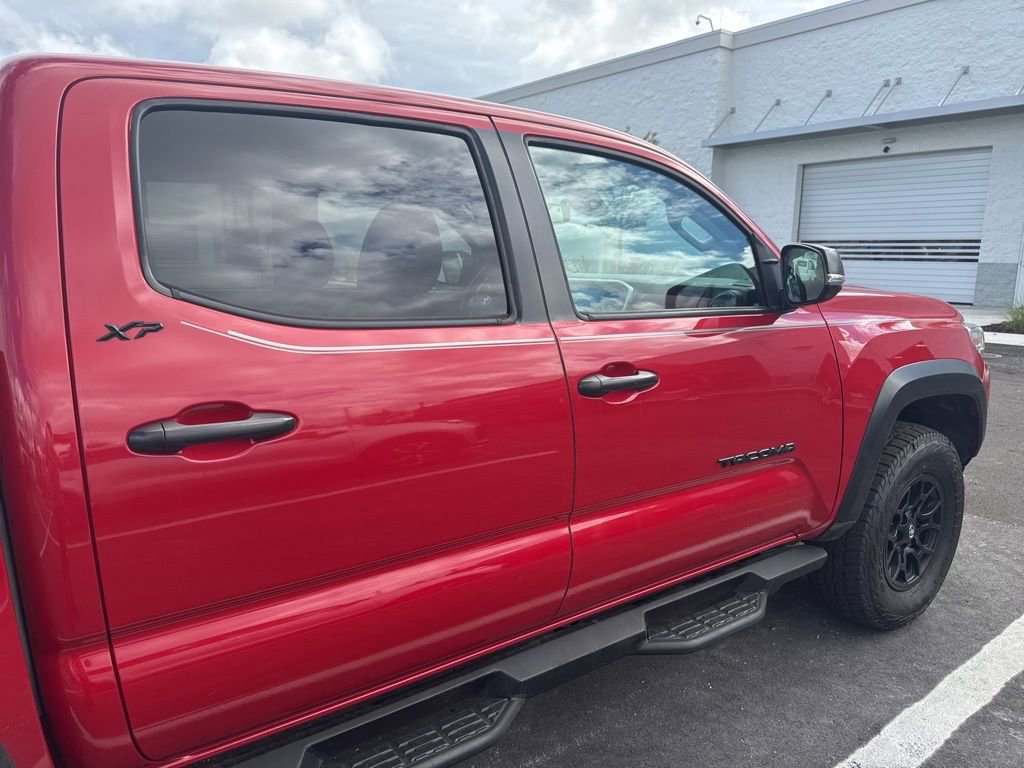 Used 2022 Toyota Tacoma SR5 w/ Technology Package image 7