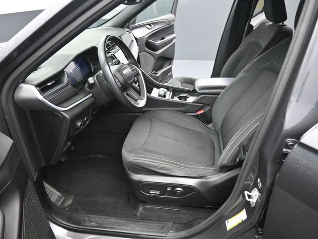 Used 2024 Jeep Grand Cherokee Laredo AWD/4WD image 9