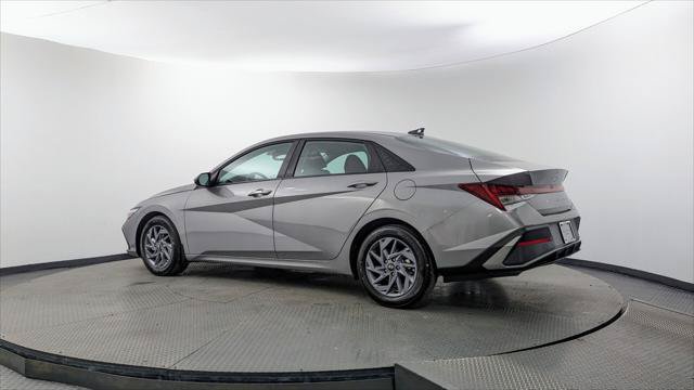 Used 2025 Hyundai Elantra Hybrid FWD image 6