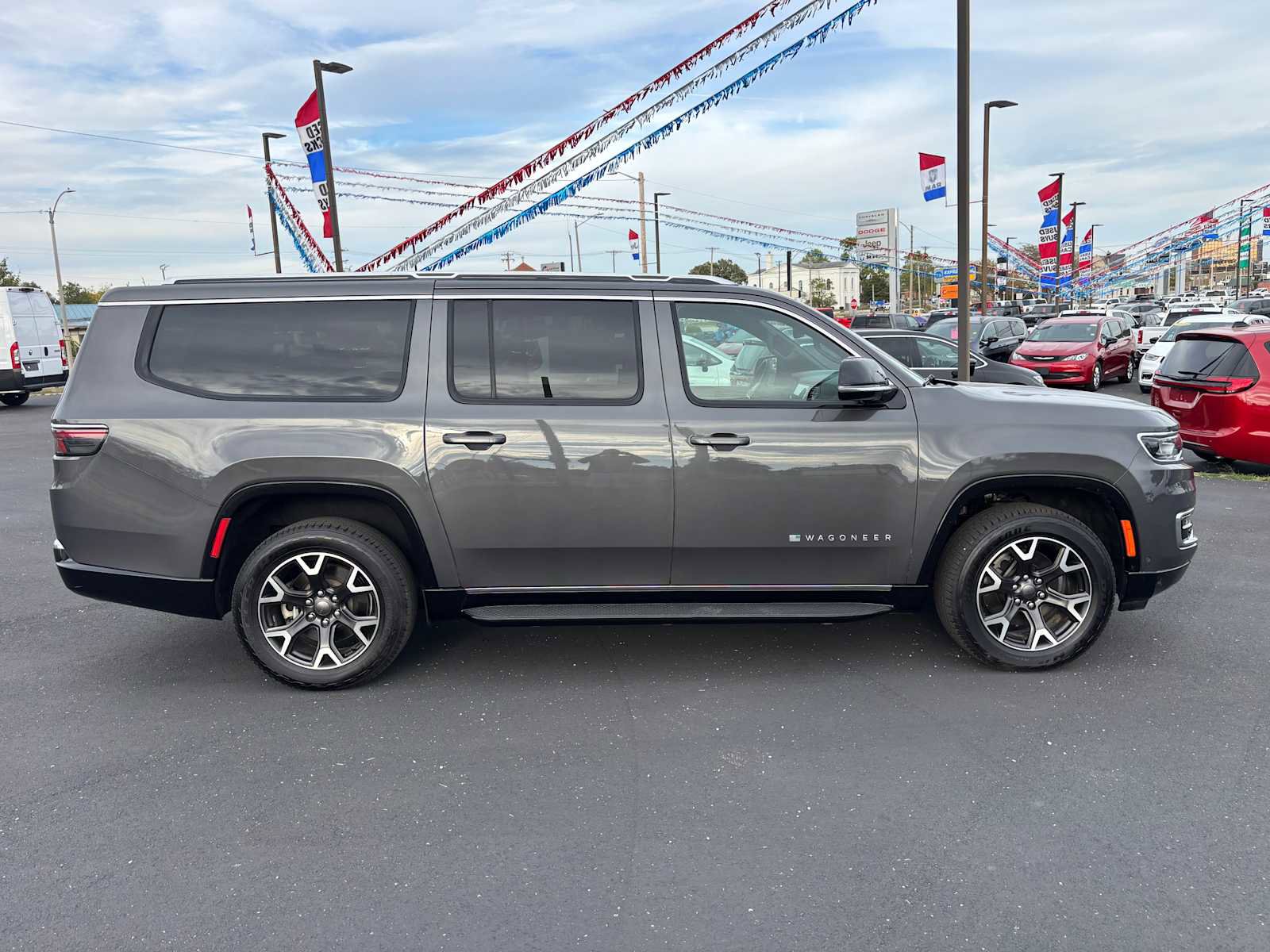 Certified 2024 Jeep Wagoneer L Series III w/ Flexible Seating Group image 8