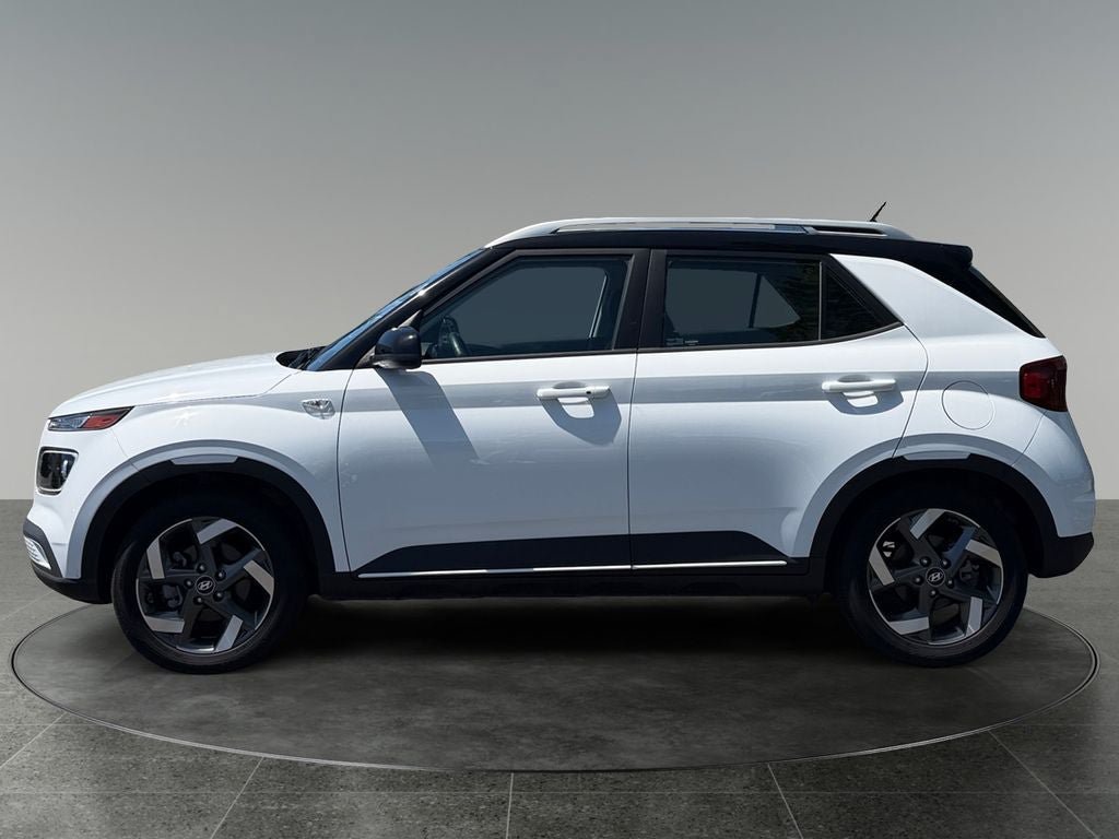 Used 2023 Hyundai Venue Limited FWD image 5