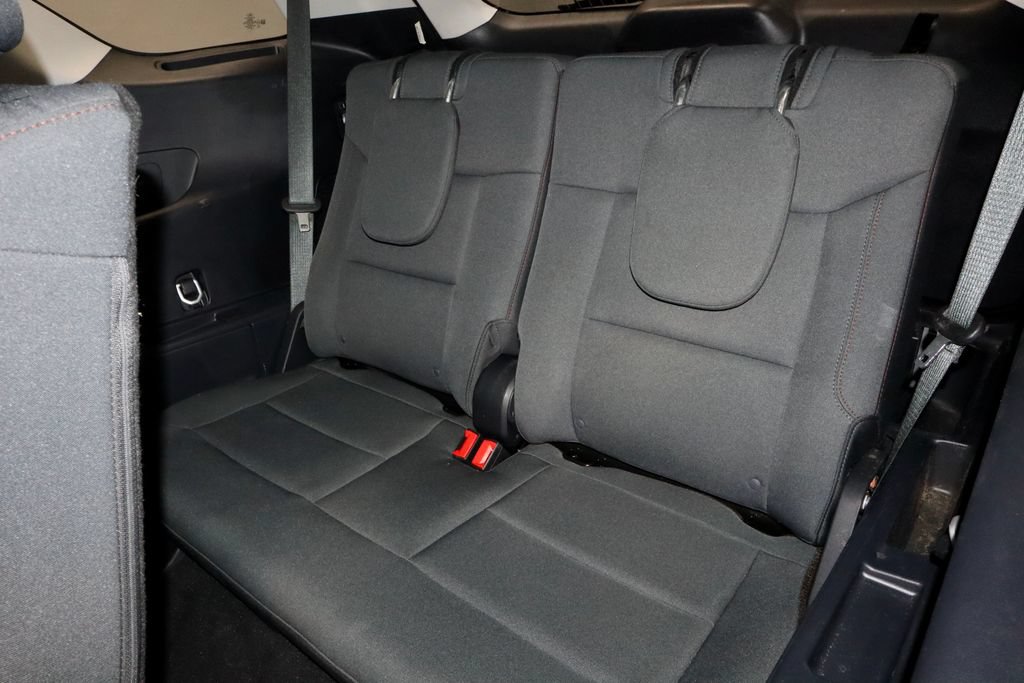 Used 2025 Ford Explorer Active AWD/4WD image 24