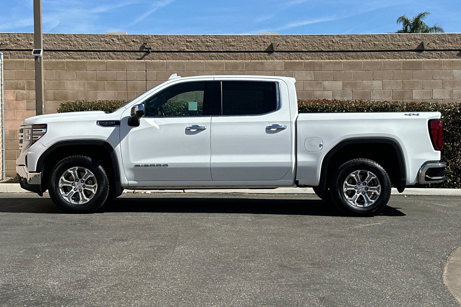 Certified 2025 GMC Sierra 1500 SLT AWD/4WD image 19