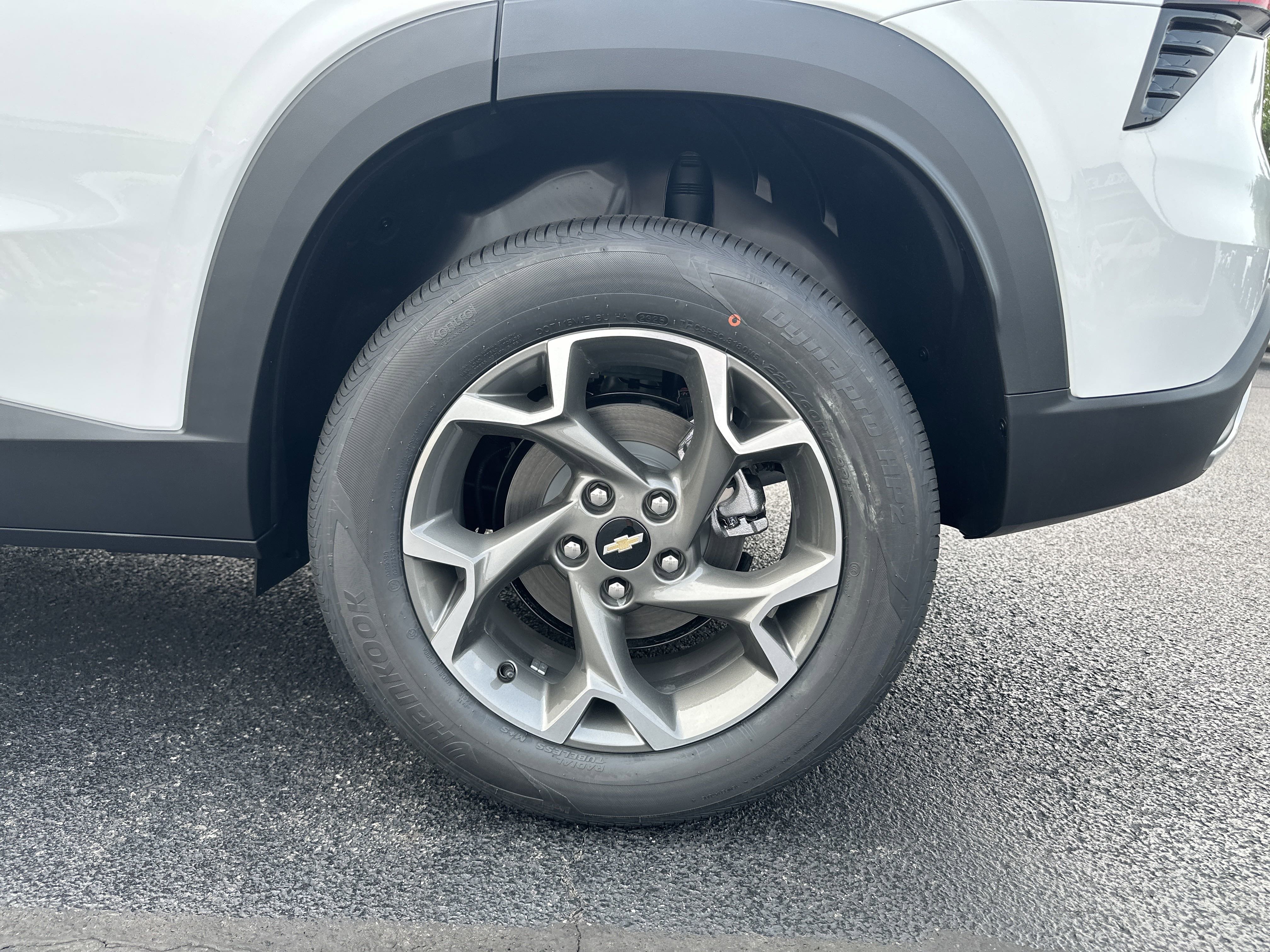 New 2025 Chevrolet Trax LT w/ Driver Confidence Package image 33