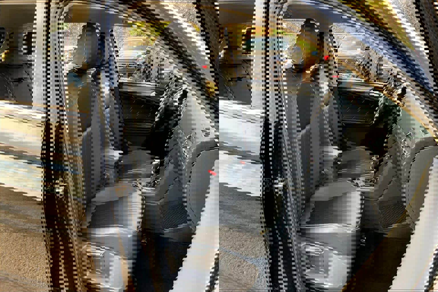 Used 2024 Volkswagen Tiguan SE image 8