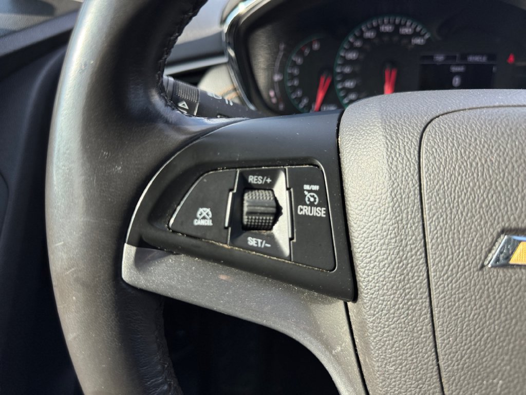 Used 2020 Chevrolet Trax LT w/ LT Convenience Package AWD/4WD image 30