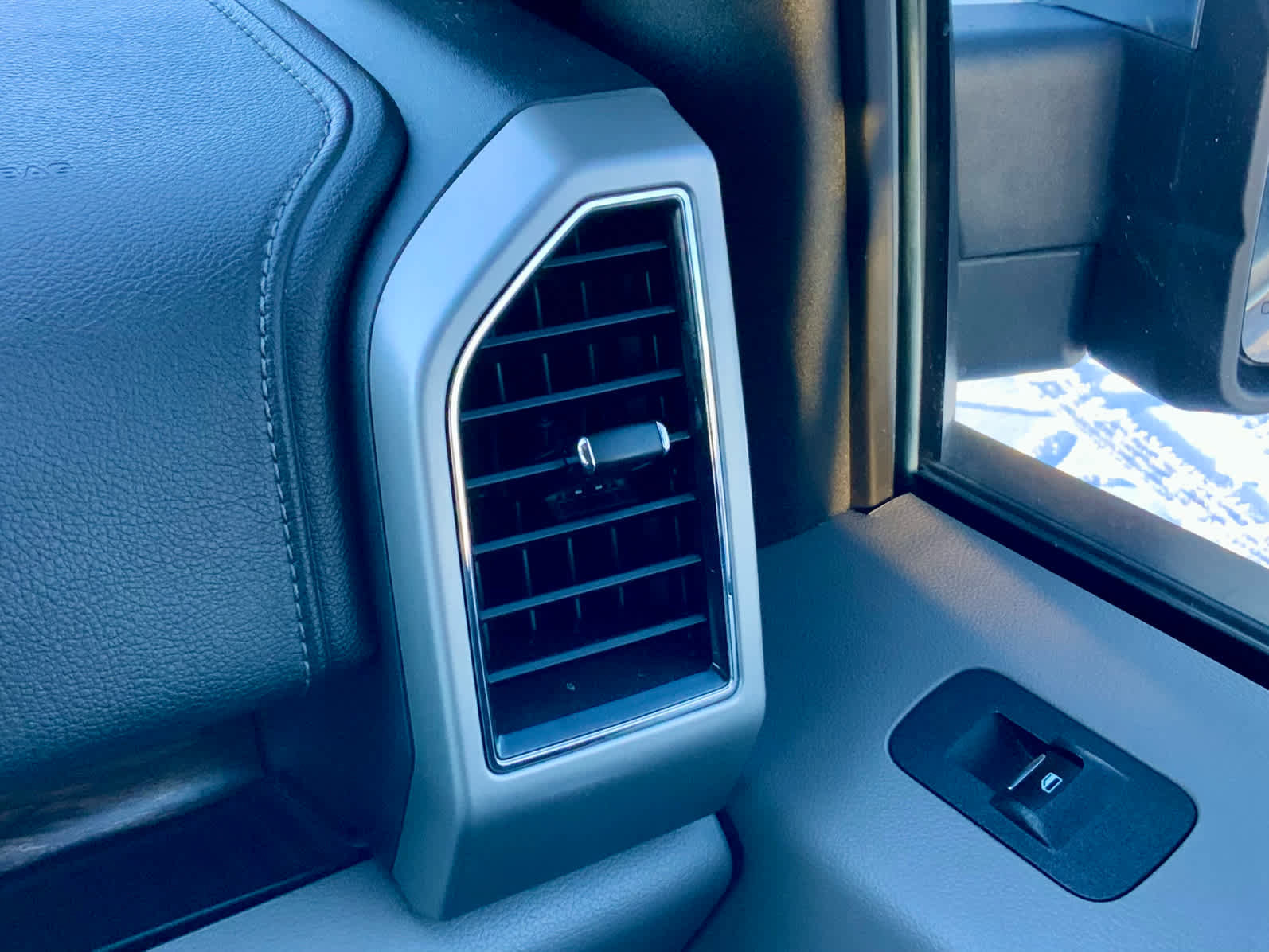 Used 2019 Ford F150 Lariat w/ Equipment Group 502A Luxury image 47