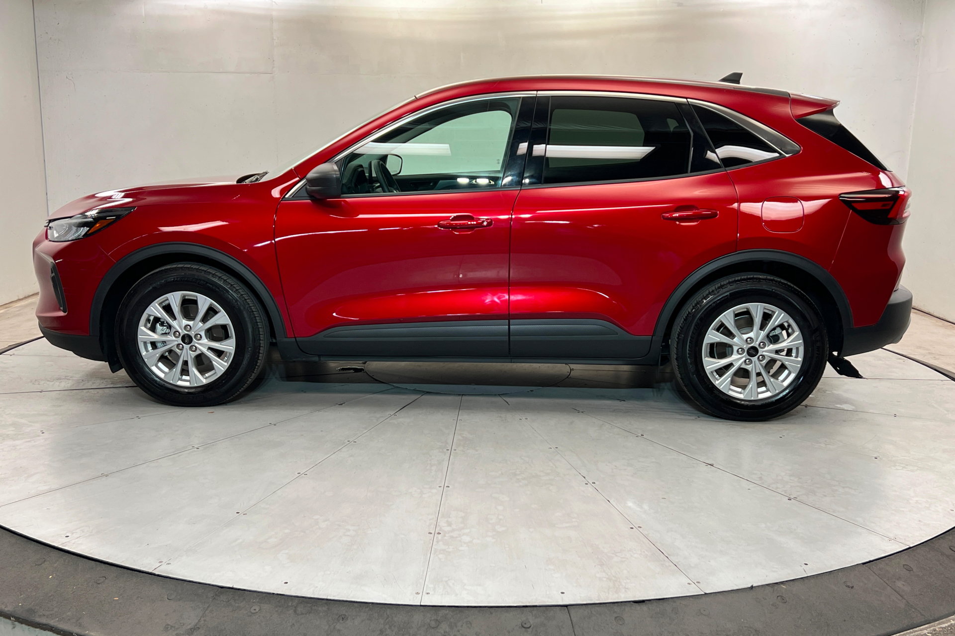 Used 2023 Ford Escape Active FWD image 2