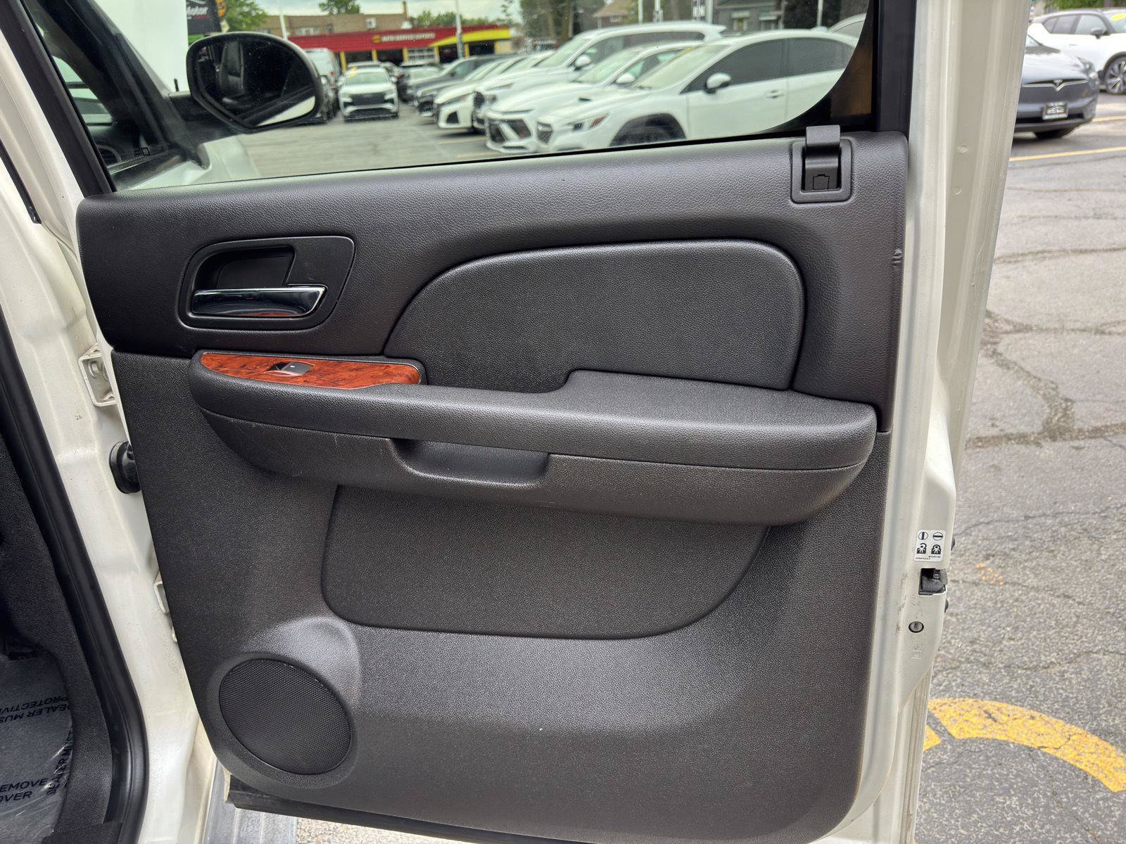 Used 2011 Chevrolet Avalanche LTZ AWD/4WD image 36