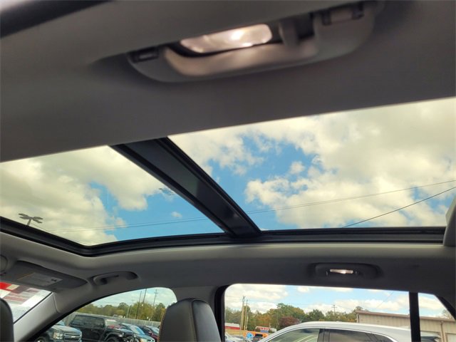 Used 2024 GMC Terrain AT4 image 23