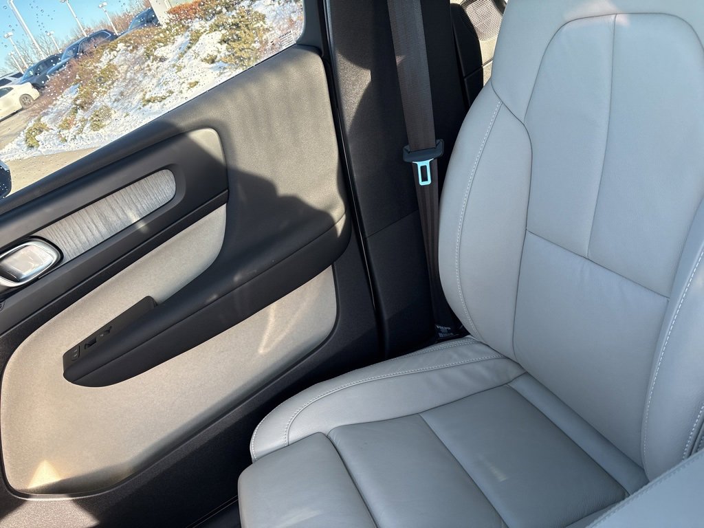 Certified 2023 Volvo XC40 B5 Plus w/ Protection Package Premier image 28