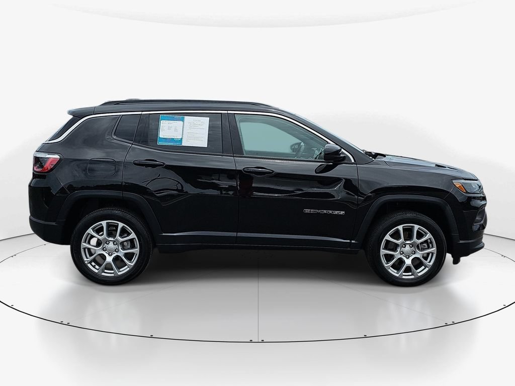 Used 2023 Jeep Compass Latitude AWD/4WD image 5