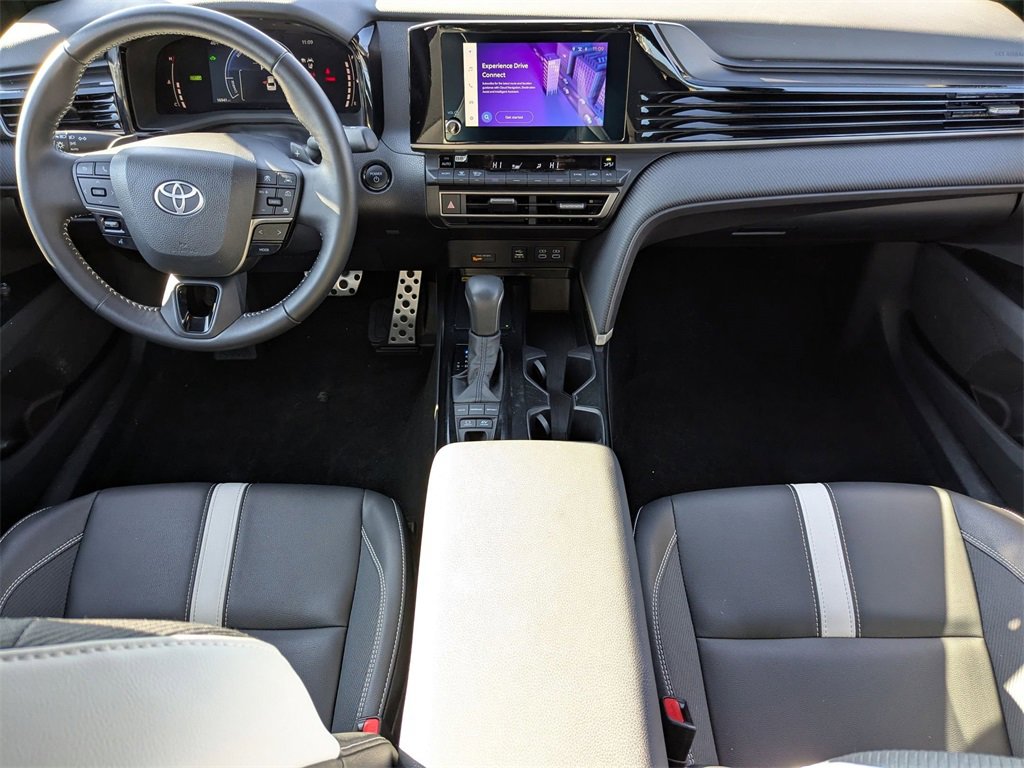 Used 2025 Toyota Camry SE image 32