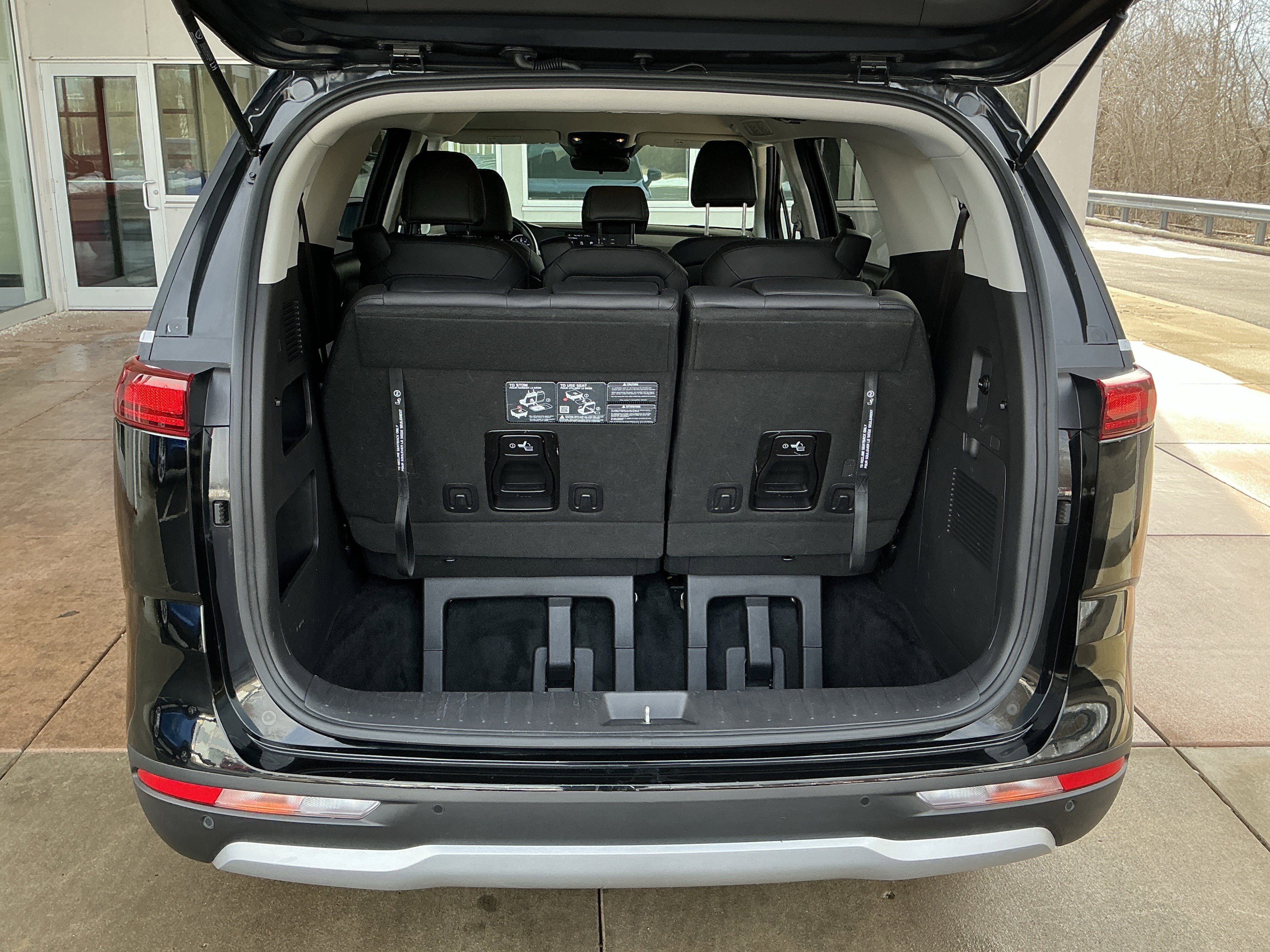 Used 2024 Kia Carnival LX image 24