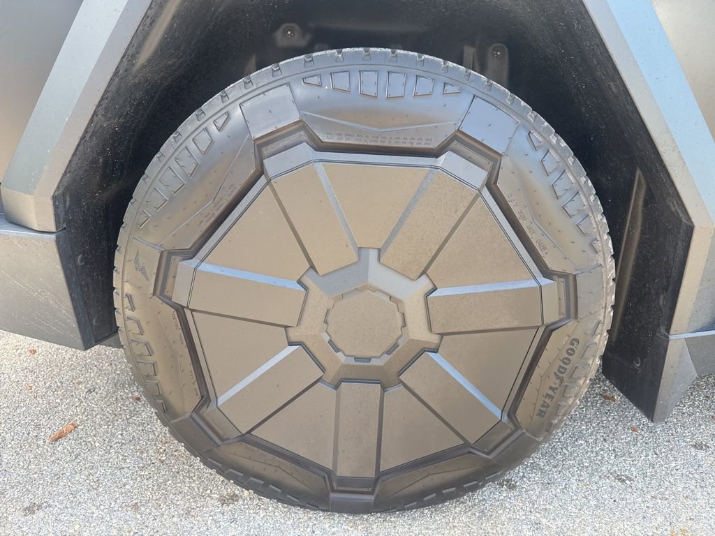 Used 2024 Tesla Cybertruck AWD Crew Cab image 19